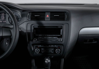 Подержанный автомобиль Volkswagen Jetta Sedan 2012 года (13 фото)