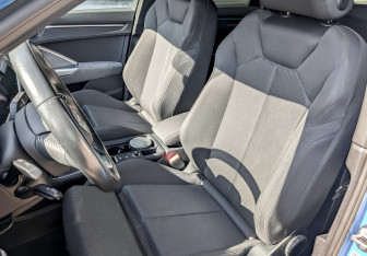 Подержанный автомобиль Audi Q3 2019 года (20 фото)