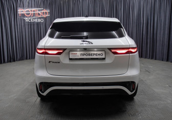 Подержанный автомобиль Jaguar F-Pace 2021 года (6 фото)