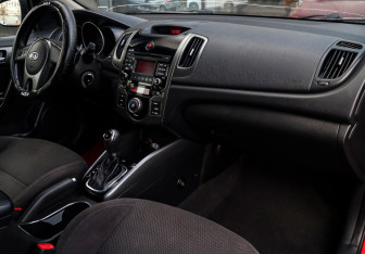 Подержанный автомобиль Kia Cerato Coupe 2011 года (9 фото)