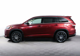 Подержанный автомобиль Toyota Highlander 2018 года (3 фото)