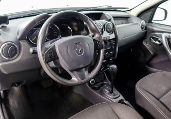 Подержанный автомобиль Renault Duster 2016 года (7 фото)