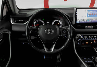 Подержанный автомобиль Toyota RAV4 2019 года (11 фото)