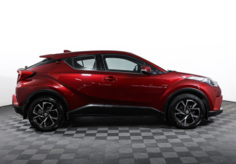 Подержанный автомобиль Toyota C-HR 2018 года (4 фото)