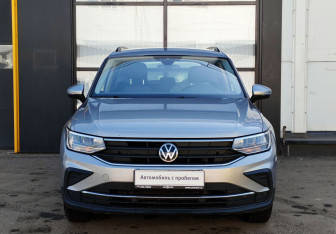 Подержанный автомобиль Volkswagen Tiguan 2021 года (2 фото)