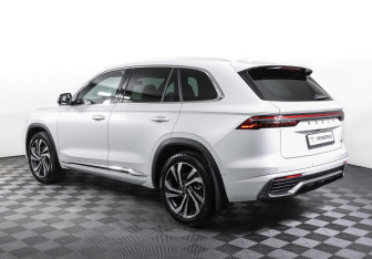 Подержанный автомобиль Geely Monjaro 2024 года (7 фото)