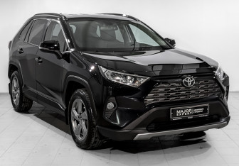 Подержанный автомобиль Toyota RAV4 2021 года (3 фото)