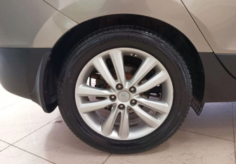 Подержанный автомобиль Hyundai ix35 2011 года (22 фото)