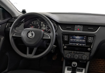 Подержанный автомобиль Skoda Octavia Liftback 2017 года (25 фото)