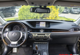 Подержанный автомобиль Lexus ES 2013 года (15 фото)