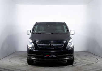 Подержанный автомобиль Hyundai Grand Starex 2016 года (2 фото)