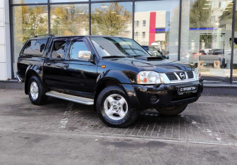 Подержанный автомобиль Nissan NP300 2010 года (3 фото)