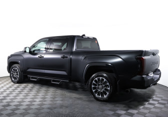 Подержанный автомобиль Toyota Tundra 2022 года (7 фото)