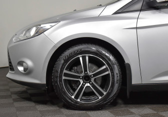Подержанный автомобиль Ford Focus Sedan 2014 года (7 фото)