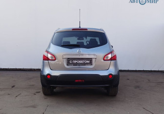 Подержанный автомобиль Nissan Qashqai+2 2010 года (7 фото)