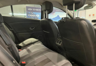 Подержанный автомобиль Renault Fluence 2012 года (12 фото)