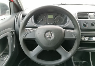 Подержанный автомобиль Skoda Fabia Hatchback 2013 года (12 фото)