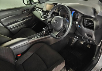 Подержанный автомобиль Toyota C-HR 2019 года (9 фото)