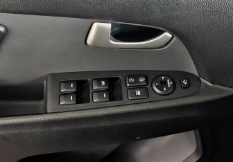 Подержанный автомобиль Kia Sportage 2014 года (15 фото)