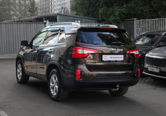 Подержанный автомобиль Kia Sorento 2014 года (6 фото)
