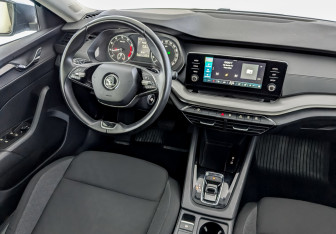 Подержанный автомобиль Skoda Octavia Liftback 2021 года (28 фото)