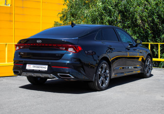 Подержанный автомобиль Kia K5 2021 года (4 фото)