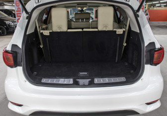 Подержанный автомобиль Infiniti QX60 2017 года (11 фото)