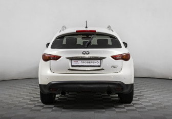 Подержанный автомобиль Infiniti FX 2013 года (6 фото)