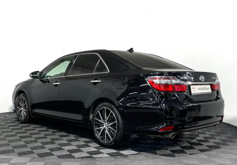Подержанный автомобиль Toyota Camry Sedan 2017 года (7 фото)
