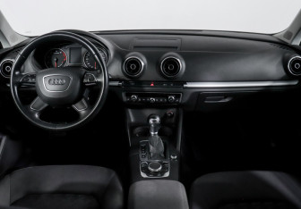 Подержанный автомобиль Audi A3 Hatchback 2014 года (12 фото)