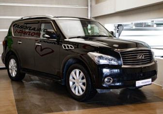 Подержанный автомобиль Infiniti QX56 2012 года (3 фото)