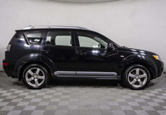 Подержанный автомобиль Mitsubishi Outlander 2008 года (4 фото)