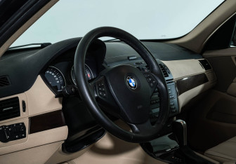 Подержанный автомобиль BMW X3 2008 года (11 фото)
