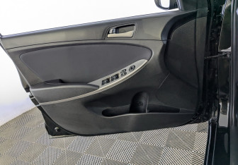 Подержанный автомобиль Hyundai Solaris Sedan 2015 года (17 фото)