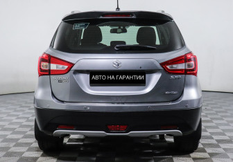 Подержанный автомобиль Suzuki SX4 Hatchback 2016 года (4 фото)