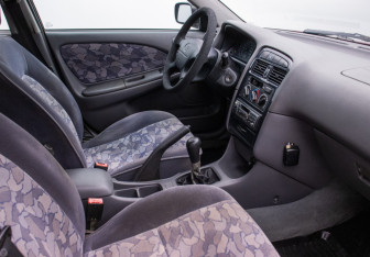 Подержанный автомобиль Toyota Avensis Sedan 1998 года (9 фото)