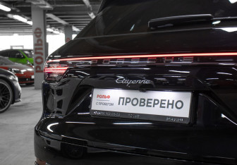 Подержанный автомобиль Porsche Cayenne 2021 года (29 фото)