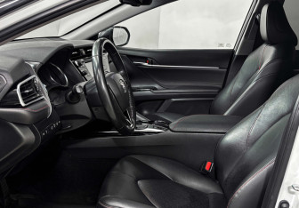 Подержанный автомобиль Toyota Camry Sedan 2020 года (11 фото)