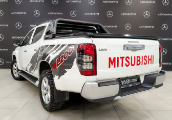 Подержанный автомобиль Mitsubishi L200 2022 года (7 фото)