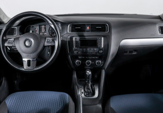 Подержанный автомобиль Volkswagen Jetta Sedan 2013 года (12 фото)