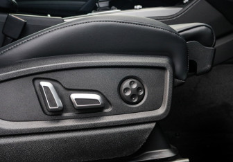 Подержанный автомобиль Audi Q5 2025 года (8 фото)