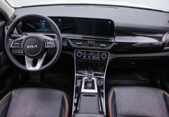 Подержанный автомобиль Kia Seltos 2024 года (13 фото)