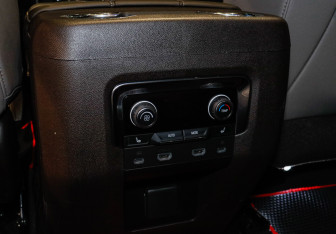 Подержанный автомобиль Chevrolet Tahoe 2023 года (10 фото)