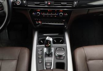 Подержанный автомобиль BMW X5 2017 года (9 фото)