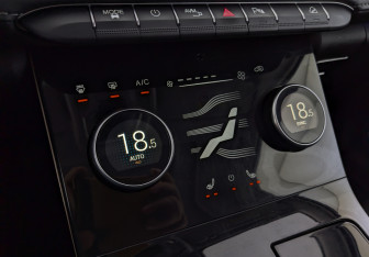 Подержанный автомобиль Exeed LX 2022 года (20 фото)