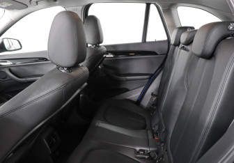 Подержанный автомобиль BMW X1 2017 года (14 фото)