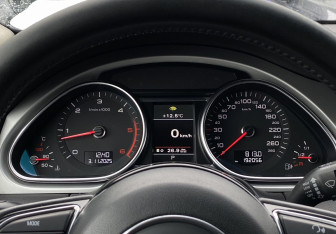 Подержанный автомобиль Audi Q7 2014 года (26 фото)