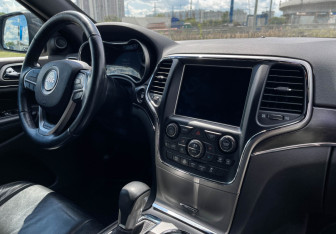 Подержанный автомобиль Jeep Grand Cherokee 2017 года (9 фото)