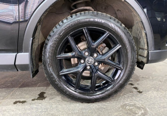 Подержанный автомобиль Toyota RAV4 2018 года (19 фото)