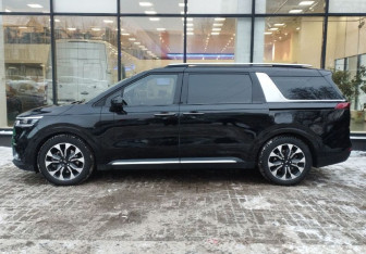 Подержанный автомобиль Kia Carnival 2020 года (5 фото)